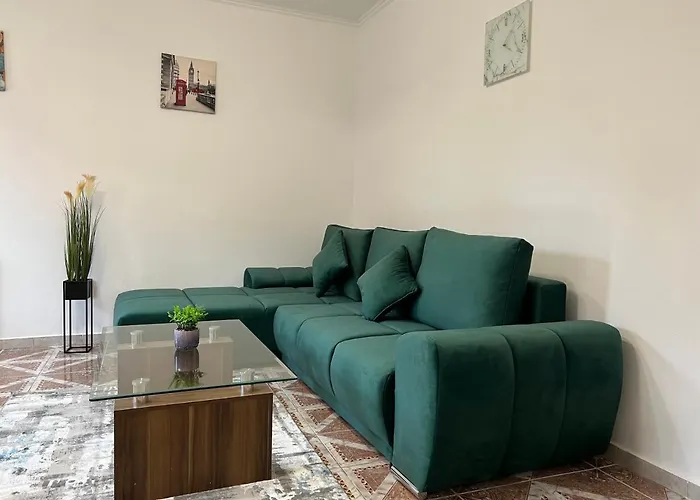 Holidays アパート