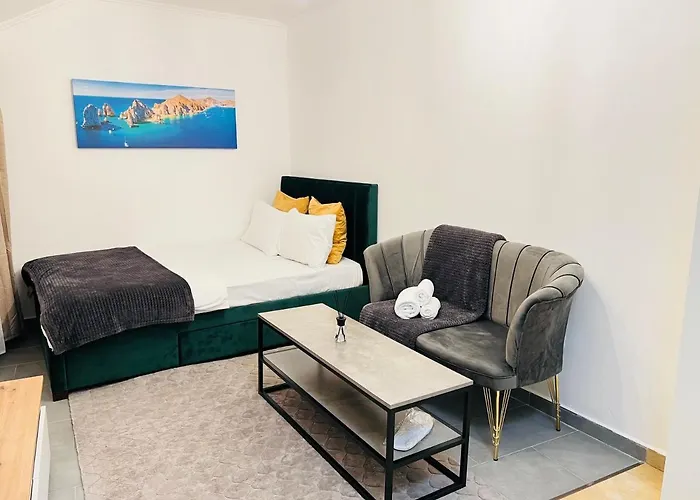 Holidays アパート *