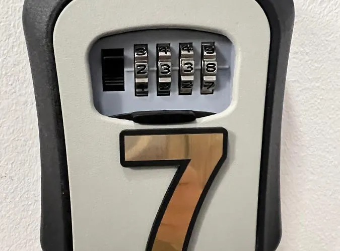 Holidays アパート